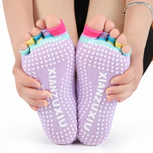 Meias coloridas anti-derrapantes para ioga com o dedo do pé aberto e confortáveis ​​até os tornozelos femininos